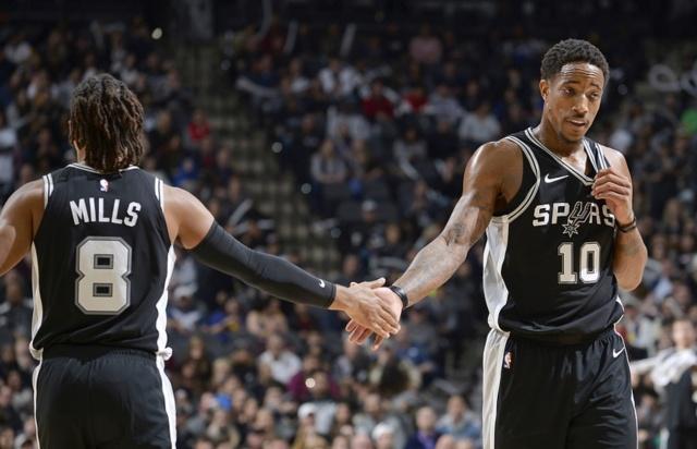 大谷翔平在 2023 经典赛期间对捷克球员展现友好风范，获得全球社交媒体点赞